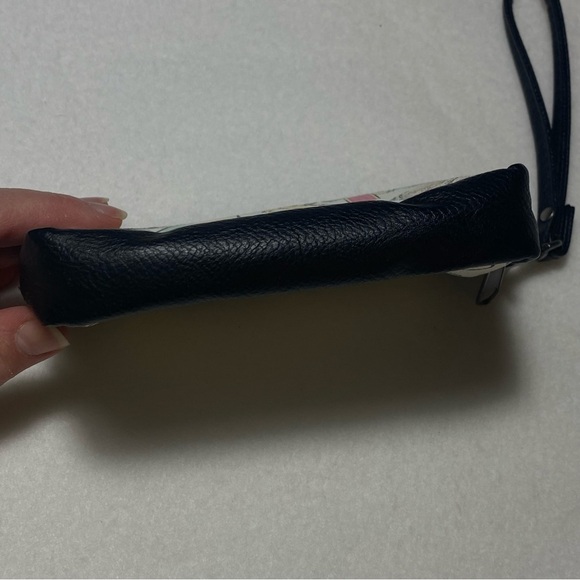 Disney Loungefly Alice In Wonderland Wristlet Purse Coin Tea Cup Mad Hat - Picture 4 of 11